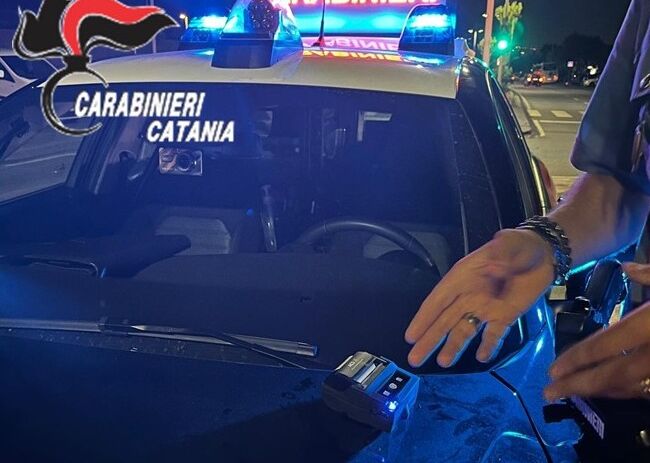 Foto Catania Alla guida ubriaco e senza patente, 22enne denunciato
