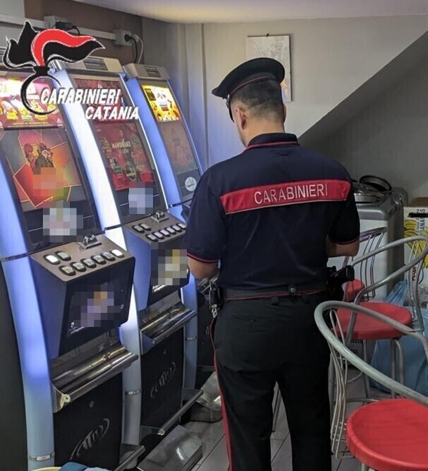 Paternò, 17enne trovato con marijuana e contanti: denunciato