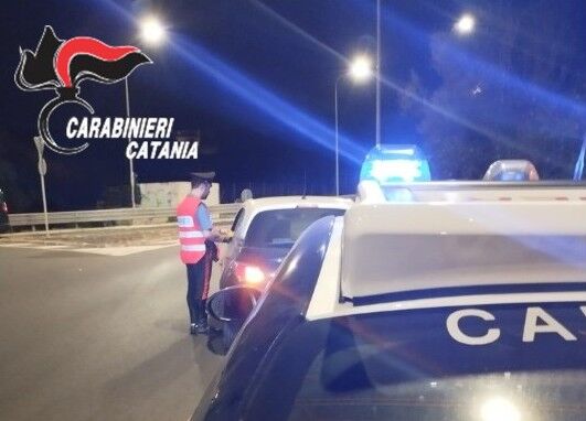 Foto San Giovanni La Punta (CT) rep. Alla guida ubriaco si schianta contro due auto