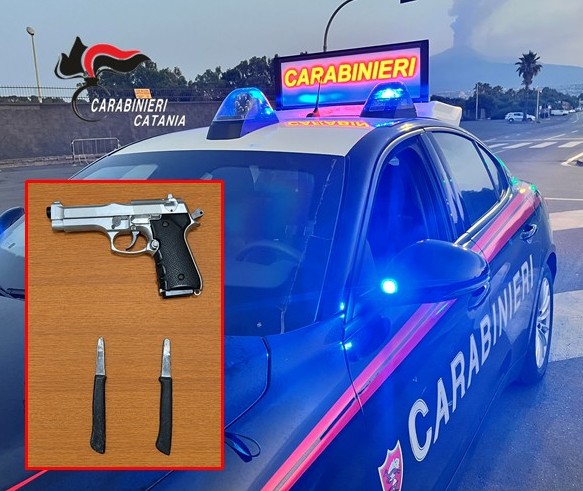 Foto Tremestieri 41enne fermato con pistola giocattolo e chiavi alterate