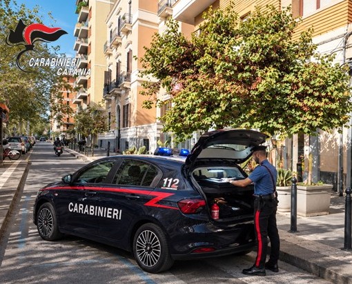 Minaccia carabinieri corso italia Catania, corre in auto in Corso Italia e minaccia i Carabinieri