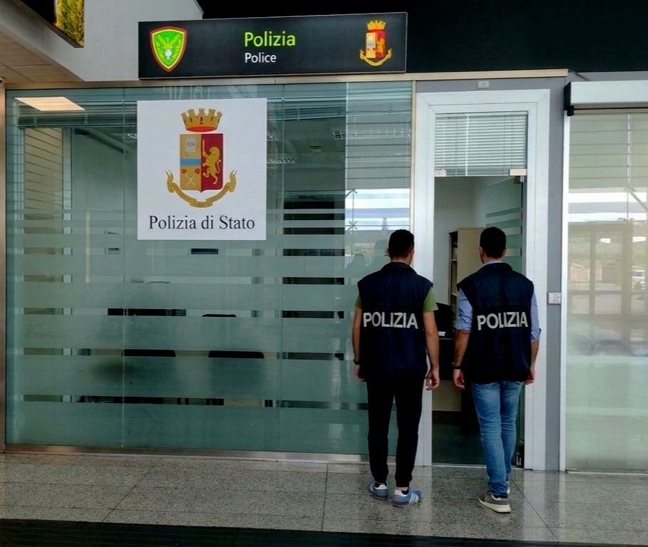 OPERAZIONE DELLA POLIZIA DI STATO PER CONTRASTARE LE TRUFFE ON LINE SCOPERTO FINTO SITO DI AUTONOLEGGIO, INDIVIDUATI 3 GESTORI Catania, finto sito di autonoleggio online: tre denunciati