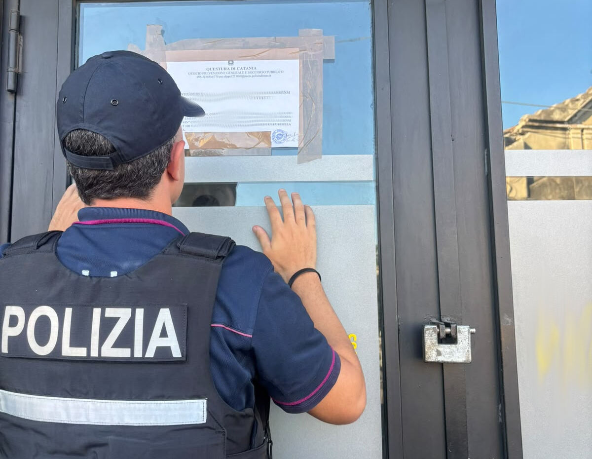 SOSPESA DALLA POLIZIA DI STATO PER SETTE GIORNI L’ATTIVITA’ DI UN CENTRO SCOMMESSE DELLA ZONA DI VIA ZIA LISA DIVENTATO RITROVO ABITUALE DI PREGIUDICATI 3 Centro scommesse chiuso per sette giorni in via Zia Lisa