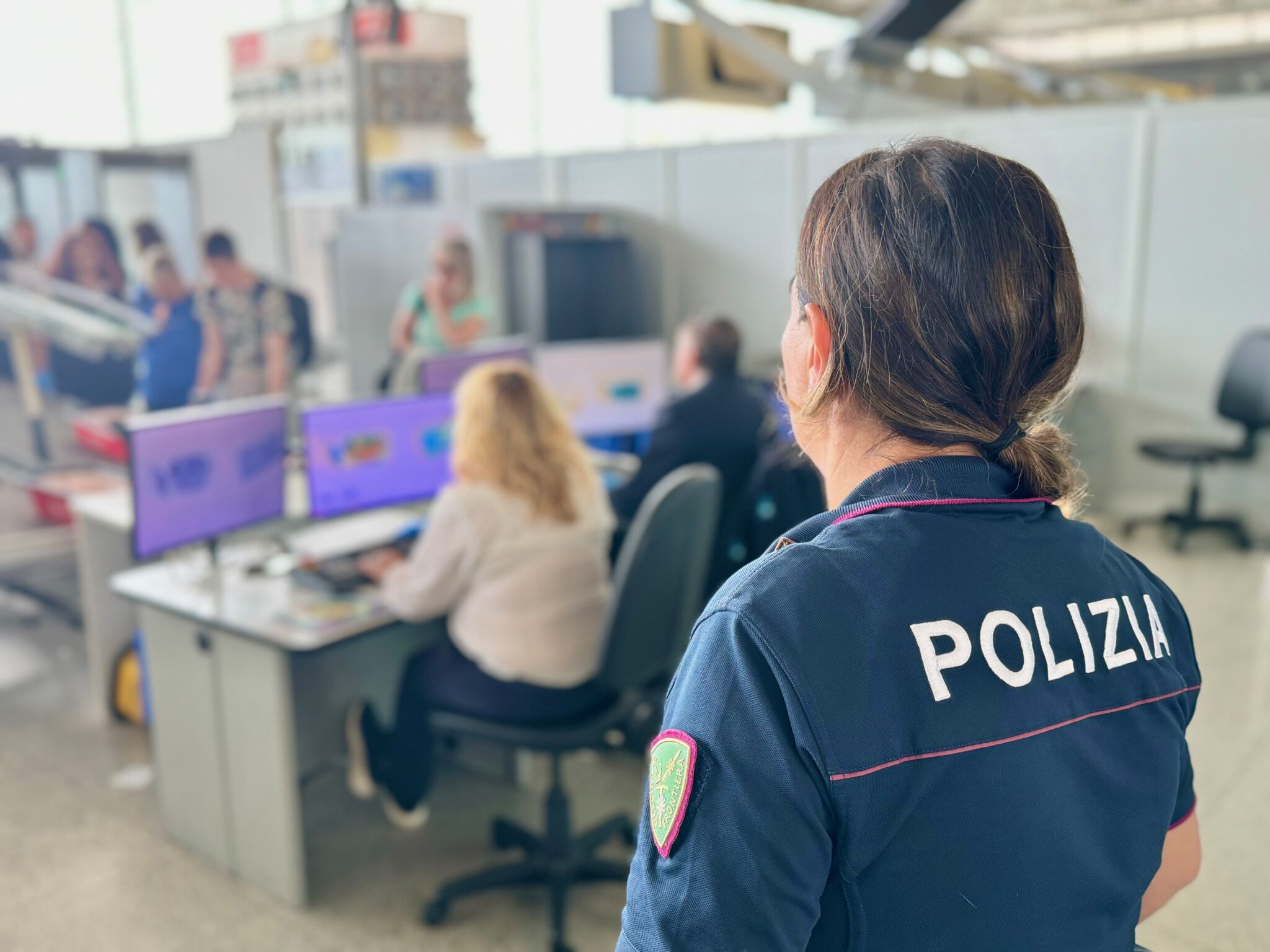 Polizia Frontiera Coltello nascosto nella cintura: denunciato passeggero