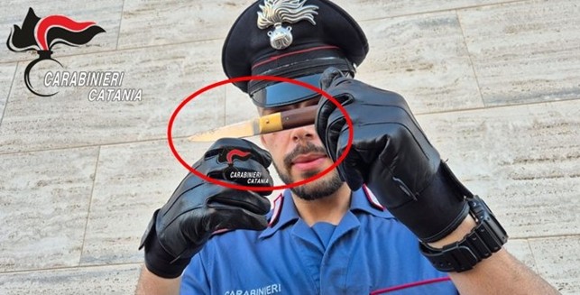 Maniace, fermato con un coltello a serramanico