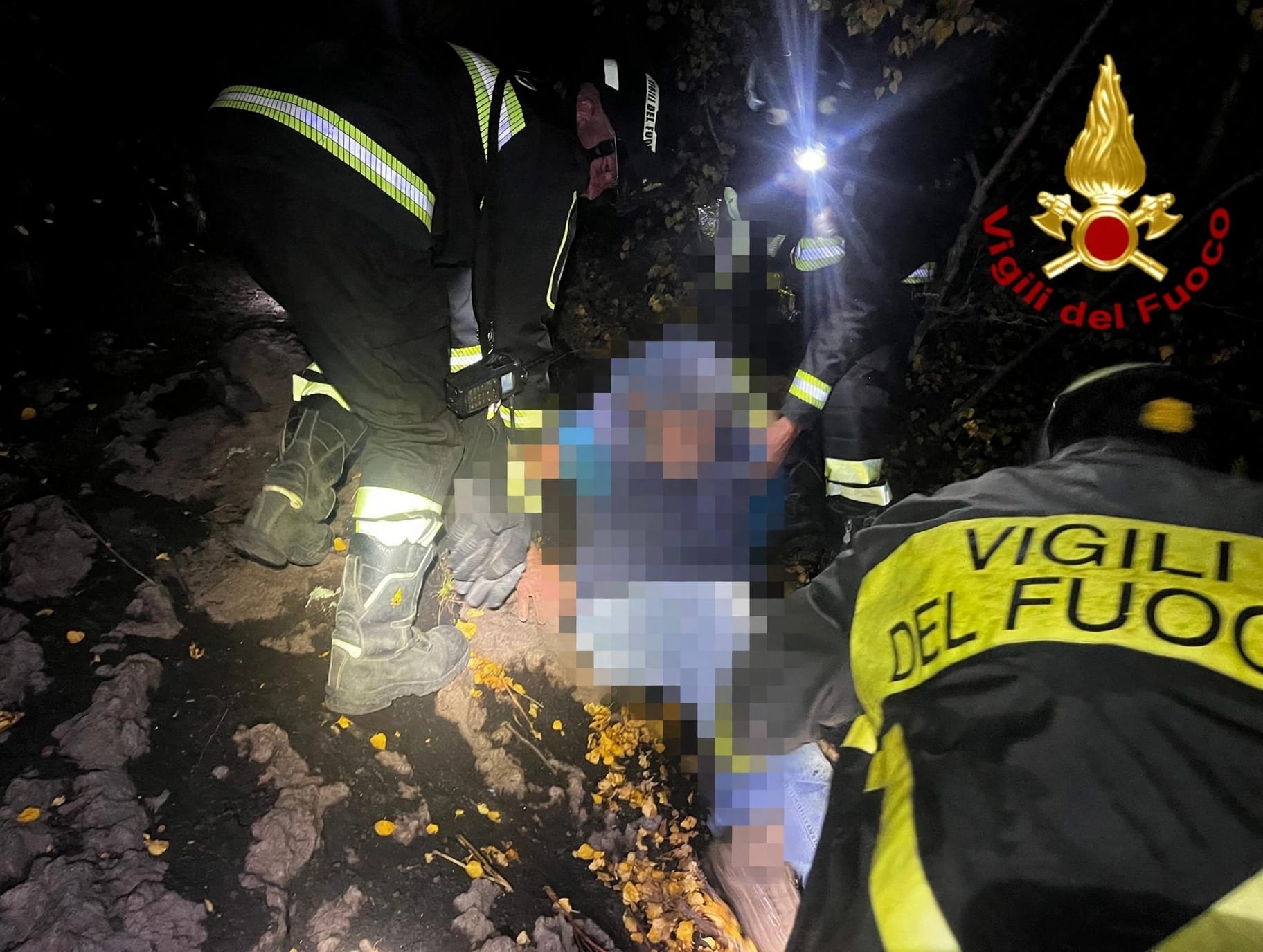 Etna Nord, escursionista ferito: soccorso dai Vigili del Fuoco