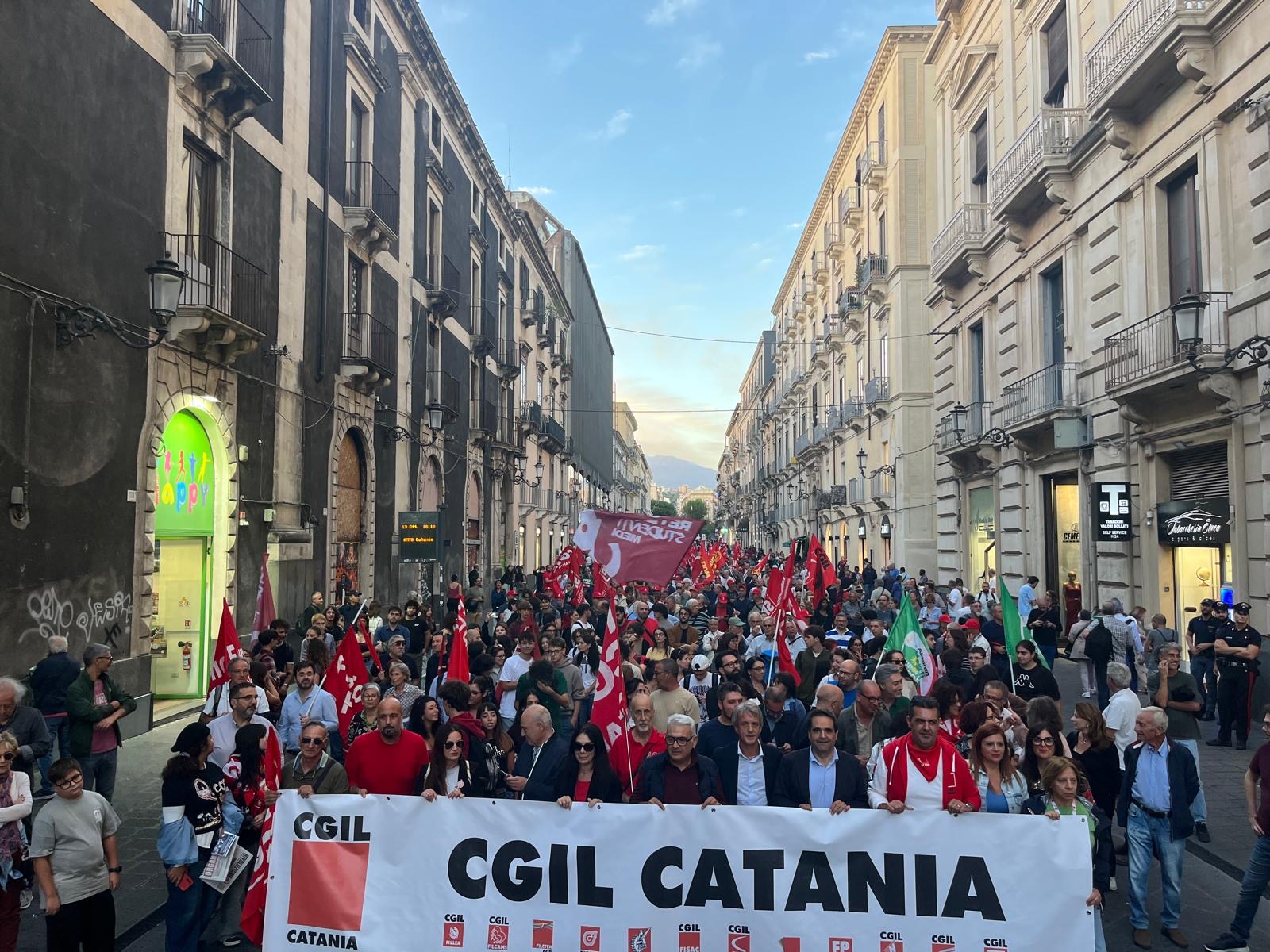 image0 (2) Catania, oltre mille in piazza contro il carovita: «Fermiamo i rincari»