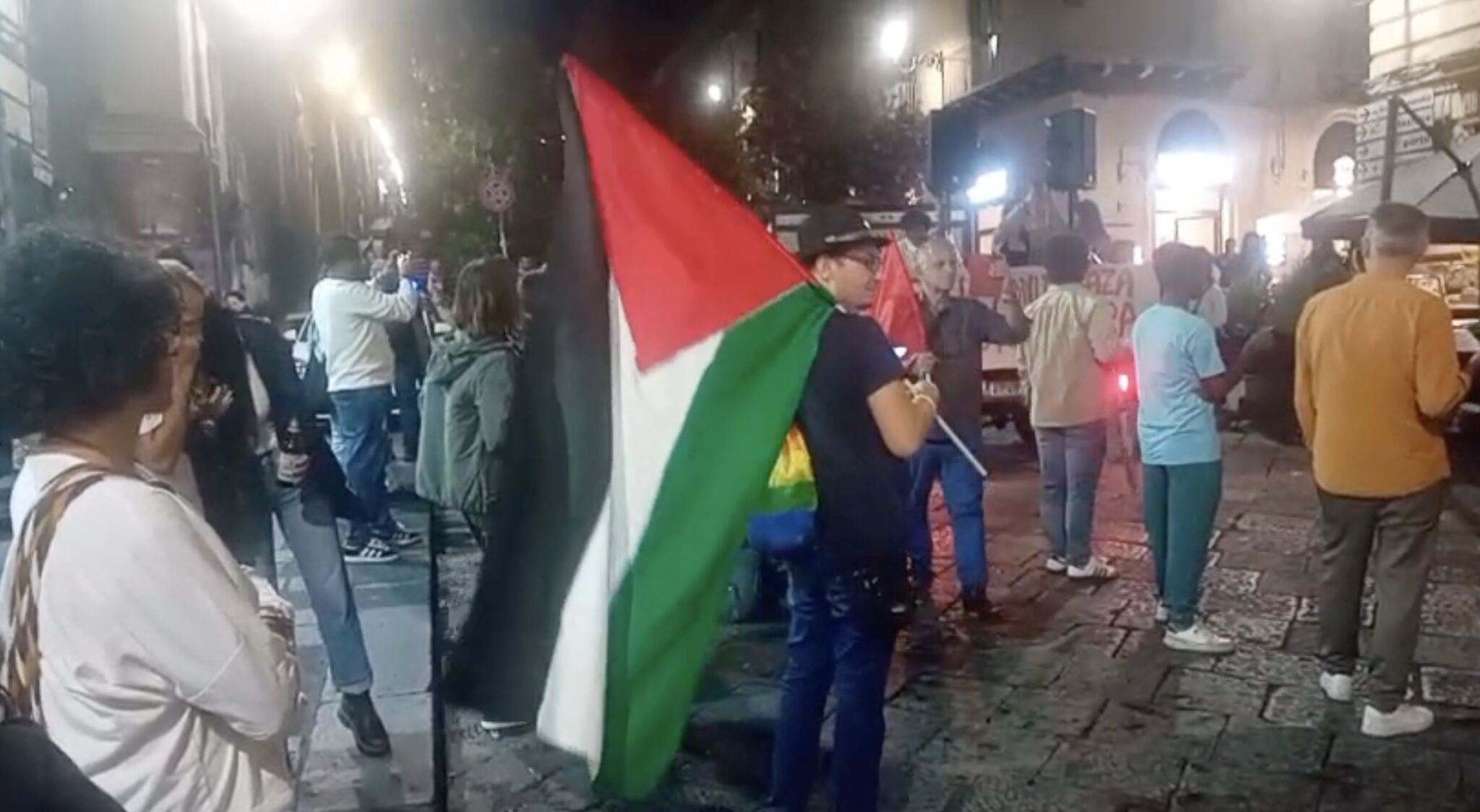 Screenshot Catania in piazza per Gaza, l’imam Bouchnafa: «Non siamo qui per alimentare odio»