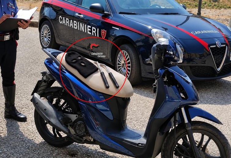scooter rubato ramacca Fugge dai Carabinieri con uno scooter rubato